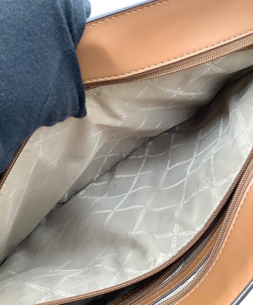 MICHAEL KORS（マイケル・コース）MICHAEL KORS (マイケル・コース) トートバッグ　ボイジャー ホワイトの古着・服飾アイテム