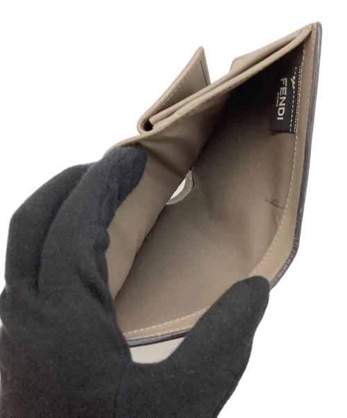 FENDI（フェンディ）FENDI (フェンディ) 2つ折り財布 ベージュの古着・服飾アイテム