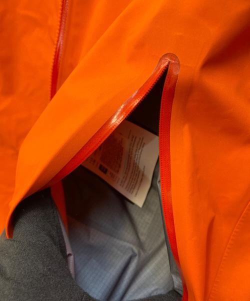 ARC'TERYX（アークテリクス）ARC'TERYX (アークテリクス) マウンテンパーカー/ベータジャケット オレンジ サイズ:Lの古着・服飾アイテム