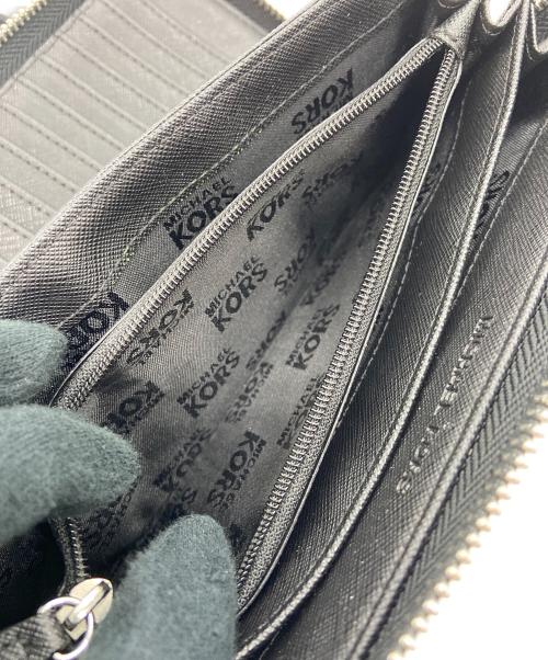 MICHAEL KORS（マイケル・コース）MICHAEL KORS (マイケル・コース) ラウンドファスナー財布 ブラックの古着・服飾アイテム