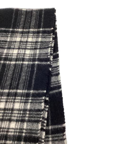 JOHNSTONS OF ELGIN（ジョンストンズオブエルガン）JOHNSTONS OF ELGIN (ジョンストンズオブエルガン) カシミヤマフラー ブラック×ホワイトの古着・服飾アイテム