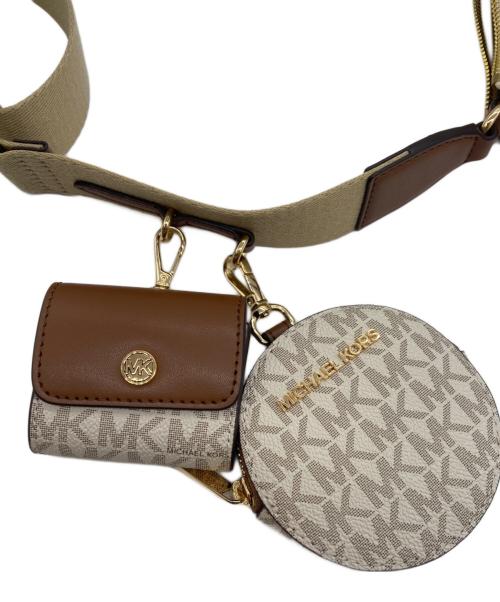MICHAEL KORS（マイケル・コース）MICHAEL KORS (マイケル・コース) JET SET TRAVEL クロスボディ ウィズ テックアタッチ スモール - MKシグネチャー ベージュ×ブラウンの古着・服飾アイテム