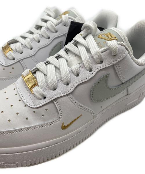 NIKE（ナイキ）NIKE (ナイキ) ローカットスニーカー/エア フォース 1 '07 エッセンシャル ホワイト×グレー サイズ:23cmの古着・服飾アイテム