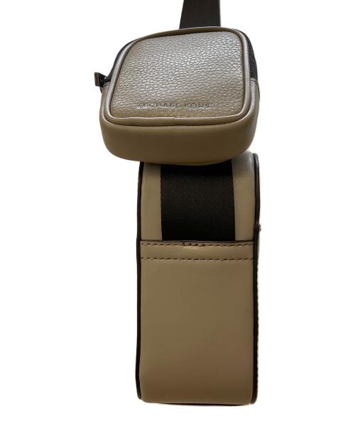 MICHAEL KORS（マイケル・コース）MICHAEL KORS (マイケル・コース) カメラバッグ ウィズ ポーチ グレーの古着・服飾アイテム