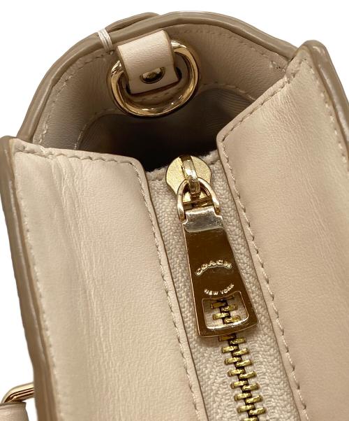 COACH（コーチ）COACH (コーチ) ショルダーバッグ/スワッガー ベージュの古着・服飾アイテム