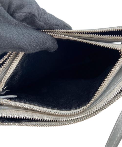 CELINE（セリーヌ）CELINE (セリーヌ) ショルダーバッグ/トリオ/Metallic Leather Crossbody シルバーの古着・服飾アイテム