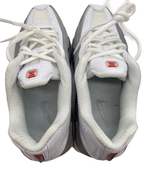 NIKE（ナイキ）NIKE (ナイキ) ローカットスニーカー ホワイト×シルバー サイズ:25cmの古着・服飾アイテム
