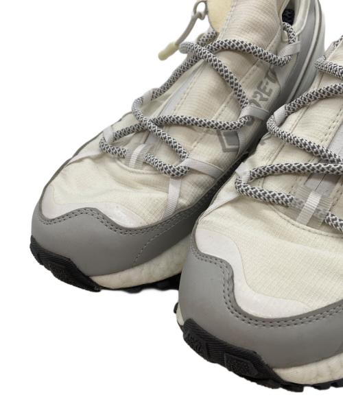 adidas（アディダス）adidas (アディダス) ローカットスニーカー ホワイト×グレー サイズ:25.5cmの古着・服飾アイテム