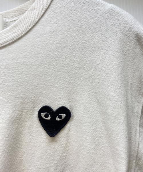 PLAY COMME des GARCONS（プレイコムデギャルソン）PLAY COMME des GARCONS (プレイコムデギャルソン) 半袖カットソー/T-Shirt With Black Emblem ホワイト サイズ:Lの古着・服飾アイテム