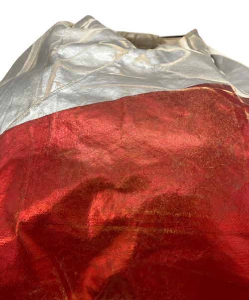 MM6 Maison Margiela（エムエムシックスメゾンマルジェラ）MM6 Maison Margiela (エムエムシックスメゾンマルジェラ) ハンドバッグ ホワイト×シルバー×レッドの古着・服飾アイテム