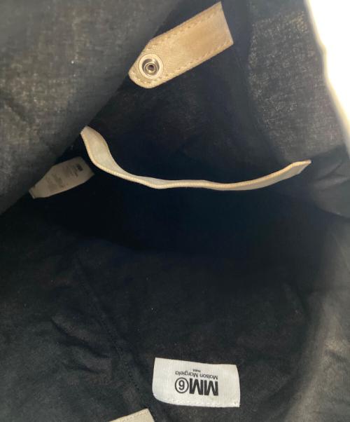 MM6 Maison Margiela（エムエムシックスメゾンマルジェラ）MM6 Maison Margiela (エムエムシックスメゾンマルジェラ) ハンドバッグ ホワイト×シルバー×レッドの古着・服飾アイテム