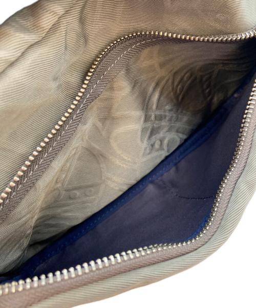 Vivienne Westwood（ヴィヴィアンウエストウッド）Vivienne Westwood (ヴィヴィアンウエストウッド) ショルダーバッグ/クロスボディバッグ/ORBエンボス ベージュの古着・服飾アイテム