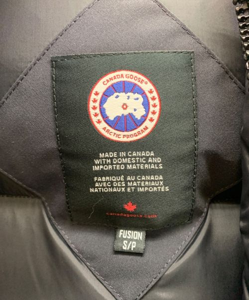 CANADA GOOSE（カナダグース）CANADA GOOSE (カナダグース) ダウンジャケット ネイビー サイズ:Sの古着・服飾アイテム