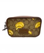 COACHコーチ）の古着「ショルダーバッグ B2461-CR185 バナナ柄」｜ブラウン