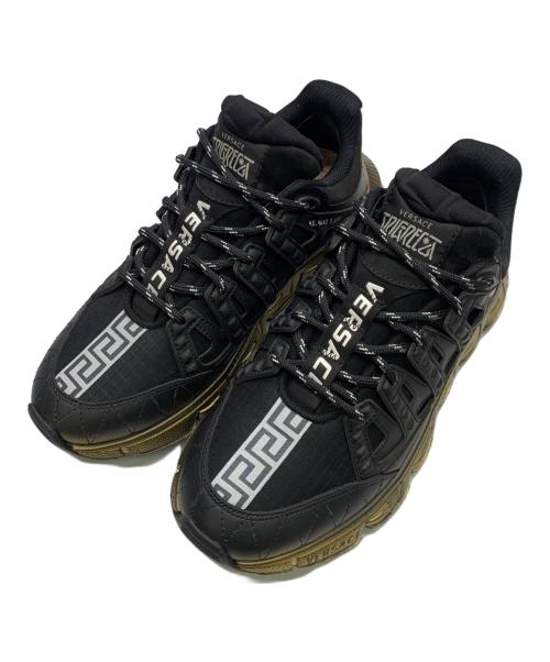 VERSACE（ヴェルサーチェ）VERSACE (ヴェルサーチェ) Trigreca ブラック×ゴールド サイズ:41の古着・服飾アイテム