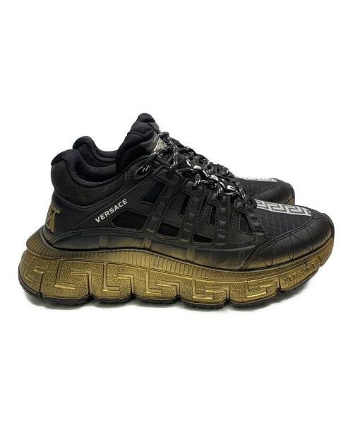 VERSACE（ヴェルサーチェ）VERSACE (ヴェルサーチェ) Trigreca ブラック×ゴールド サイズ:41の古着・服飾アイテム