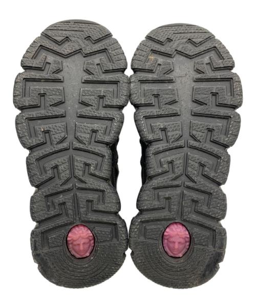 VERSACE（ヴェルサーチェ）VERSACE (ヴェルサーチェ) Trigreca ブラック×ゴールド サイズ:41の古着・服飾アイテム