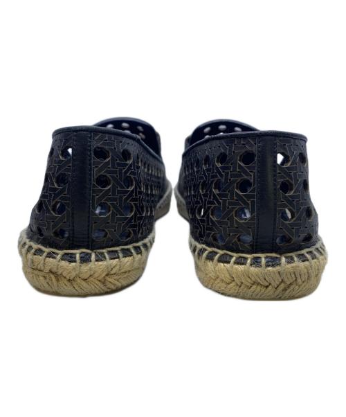 Salvatore Ferragamo（サルヴァトーレ フェラガモ）Salvatore Ferragamo (サルヴァトーレ フェラガモ) エスパドリーユ パンチング ベージュ×ブラック サイズ:9 1/2の古着・服飾アイテム