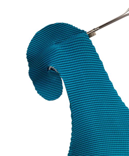 ISSEY MIYAKE me（イッセイ ミヤケ ミー）ISSEY MIYAKE me (イッセイ ミヤケ ミー) ノースリーブプリーツカットソー ブルー サイズ:SIZE Freeの古着・服飾アイテム