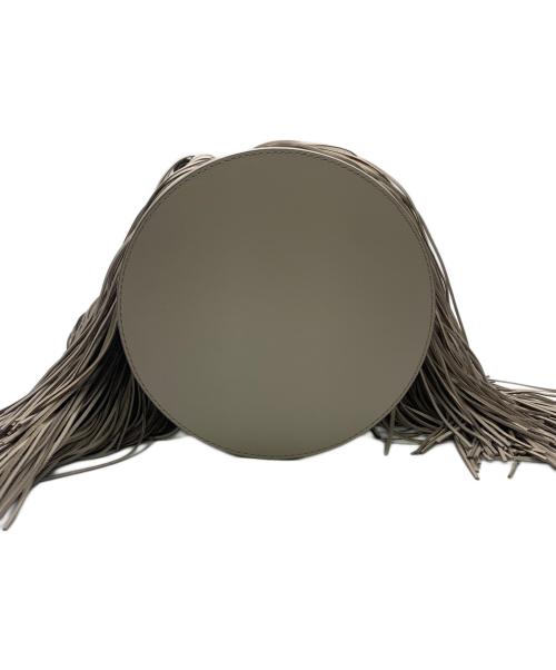 J&M DAVIDSON（ジェイ＆エム デヴィッドソン）J&M DAVIDSON (ジェイ＆エム デヴィッドソン) J&M DAVIDSON　フリンジショルダーバッグ グレーの古着・服飾アイテム