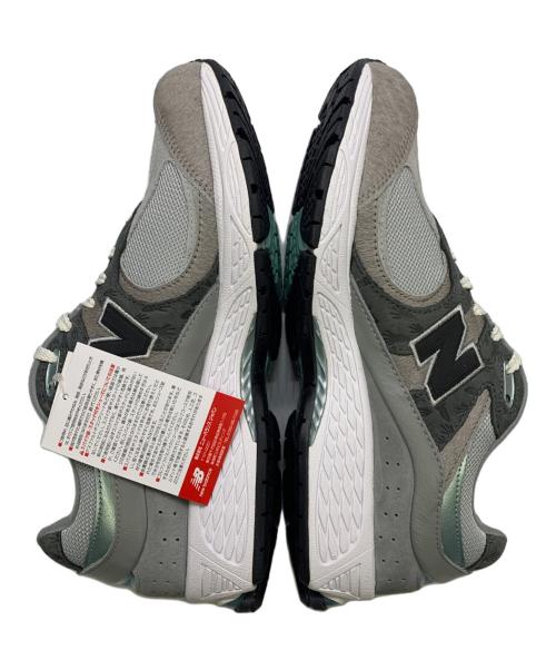 NEW BALANCE（ニューバランス）NEW BALANCE (ニューバランス) ATMOS (アトモス) NEW BALANCE×atmos　M2002RAT GREY 22SS-S グレー サイズ:28.5の古着・服飾アイテム
