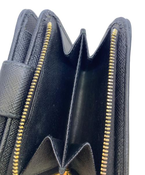 PRADA（プラダ）PRADA (プラダ) PRADA　サフィアーノ・トライアングル　2つ折り財布　の古着・服飾アイテム