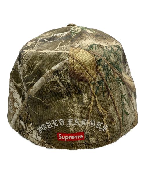 SUPREME（シュプリーム）SUPREME (シュプリーム) New Era (ニューエラ) 24ss Gold Cross S Logo カーキ×レッド サイズ:SIZE 7 5/8の古着・服飾アイテム