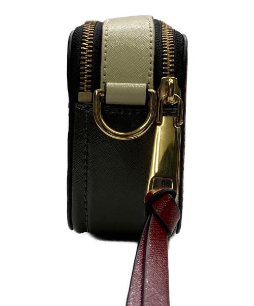 MARC JACOBS（マークジェイコブス）MARC JACOBS (マークジェイコブス) MARC JACOBS　SNAPSHOT　レッド×ブラック　ショルダーバッグ レッド×ブラックの古着・服飾アイテム