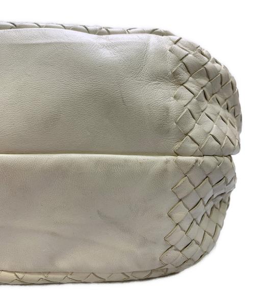 BOTTEGA VENETA（ボッテガベネタ）BOTTEGA VENETA (ボッテガベネタ) BOTTEGA VENETA　イントレチャート　ハンドバッグ ホワイトの古着・服飾アイテム