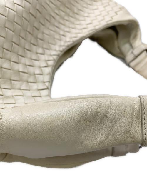 BOTTEGA VENETA（ボッテガベネタ）BOTTEGA VENETA (ボッテガベネタ) BOTTEGA VENETA　イントレチャート　ハンドバッグ ホワイトの古着・服飾アイテム