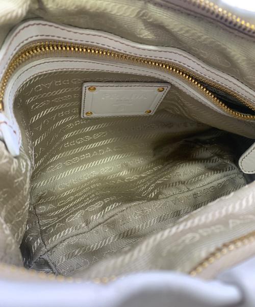 PRADA（プラダ）PRADA (プラダ) PRADA　ワンショルダーバッグ ホワイトの古着・服飾アイテム