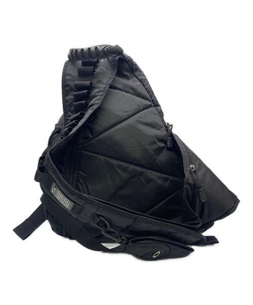 OAKLEY（オークリー）OAKLEY (オークリー) 00’sスリングショルダーバッグ ブラックの古着・服飾アイテム