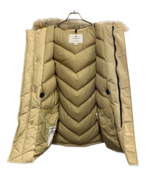 WOOLRICH（ウールリッチ）WOOLRICH (ウールリッチ) WOOLRICH　ダウンコート　ARCTIC PARKA（アークティックパーカ） ベージュ サイズ:Mの古着・服飾アイテム
