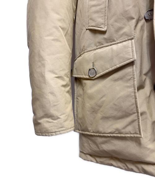 WOOLRICH（ウールリッチ）WOOLRICH (ウールリッチ) WOOLRICH　ダウンコート　ARCTIC PARKA（アークティックパーカ） ベージュ サイズ:Mの古着・服飾アイテム
