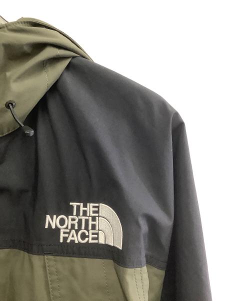 THE NORTH FACE（ザ ノース フェイス）THE NORTH FACE (ザ ノース フェイス) THE NORTH FACE　マウンテンライトジャケット ブラック×オリーブ サイズ:Sの古着・服飾アイテム