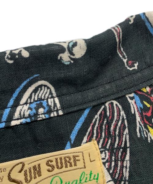 Sun Surf（サンサーフ）Sun Surf (サンサーフ) COTTON × LINEN OPEN SHIRT “SURFBOARDS”　 ブラック サイズ:Lの古着・服飾アイテム