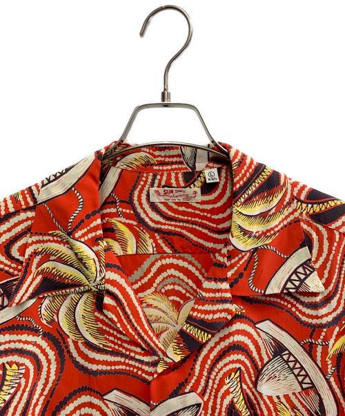 Sun Surf（サンサーフ）Sun Surf (サンサーフ) RAYON HAWAIIAN SHIRT “PANIOLO COUNTRY”　 レッド サイズ:Lの古着・服飾アイテム