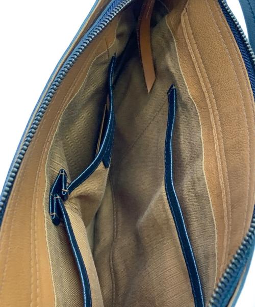 genten（ゲンテン）genten (ゲンテン) genten　ブラック　レザーショルダーバッグ ブラックの古着・服飾アイテム