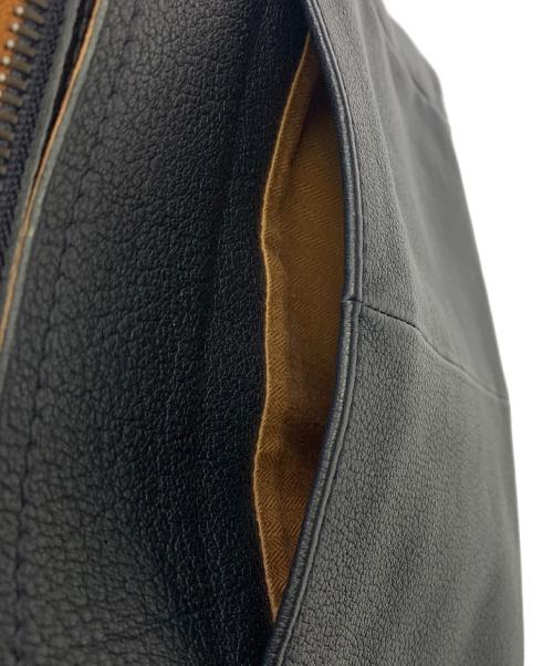 genten（ゲンテン）genten (ゲンテン) genten　ブラック　レザーショルダーバッグ ブラックの古着・服飾アイテム