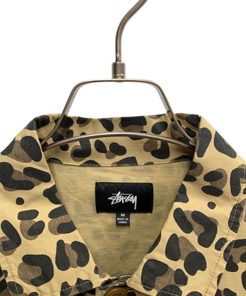 stussy（ステューシー）stussy (ステューシー) stussy　ベージュ×ブラック　レオパード柄　半袖シャツ ベージュ×ブラック サイズ:SIZE Mの古着・服飾アイテム
