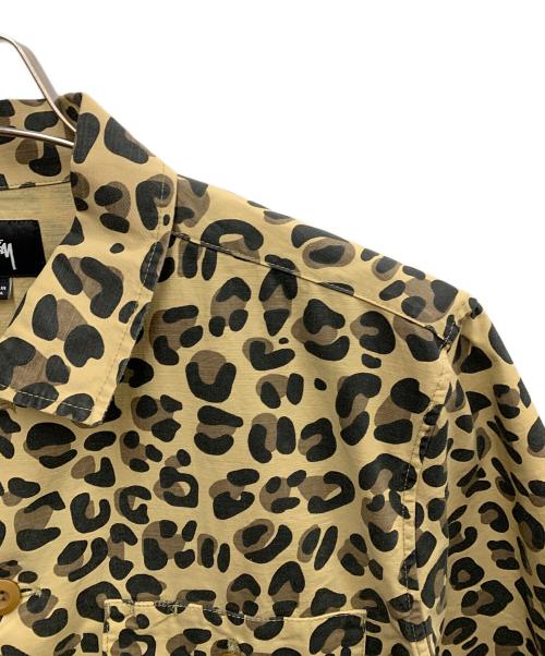 stussy（ステューシー）stussy (ステューシー) stussy　ベージュ×ブラック　レオパード柄　半袖シャツ ベージュ×ブラック サイズ:SIZE Mの古着・服飾アイテム