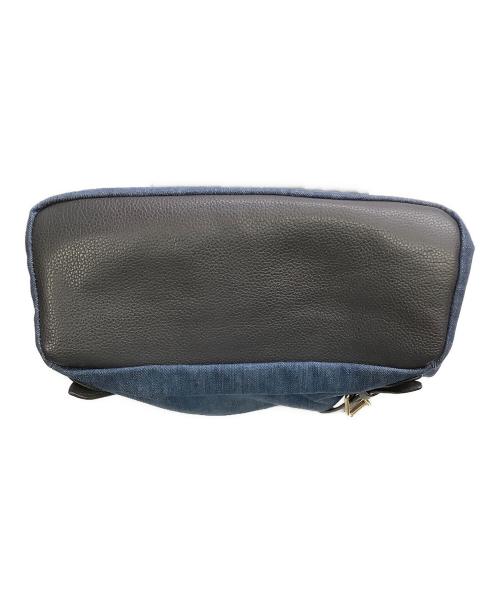 COACH（コーチ）COACH (コーチ) COACH　フローラル　ネイビー×インディゴ　デニム切替リュック ネイビー×インディゴの古着・服飾アイテム