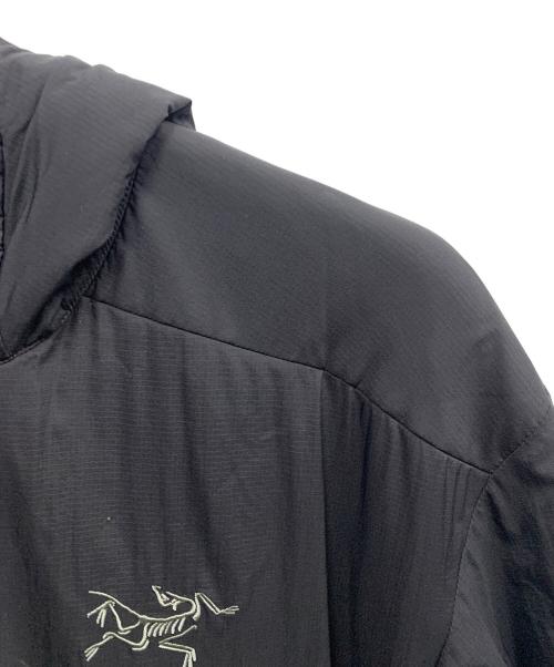 ARC'TERYX（アークテリクス）ARC'TERYX (アークテリクス) ARC'TERYX　ブラック　ATOM HOODY ブラック サイズ:SIZE Lの古着・服飾アイテム