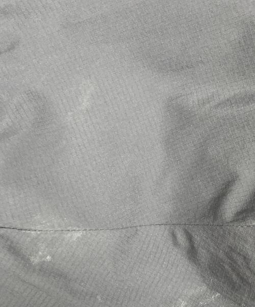 ARC'TERYX（アークテリクス）ARC'TERYX (アークテリクス) ARC'TERYX　ブラック　ATOM HOODY ブラック サイズ:SIZE Lの古着・服飾アイテム