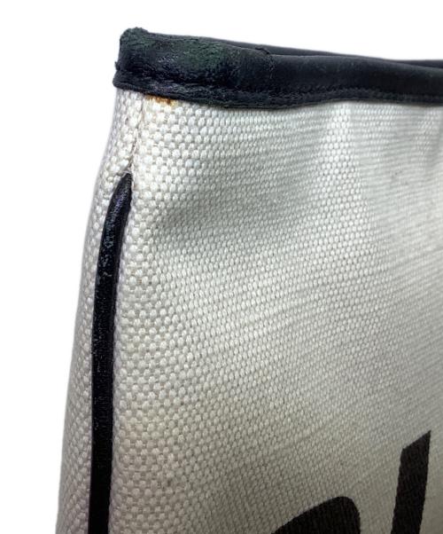 BALENCIAGA（バレンシアガ）BALENCIAGA (バレンシアガ) BALENCIAGA　シアリングロゴ　ホワイト×ブラック　ポーチ ホワイト×ブラックの古着・服飾アイテム