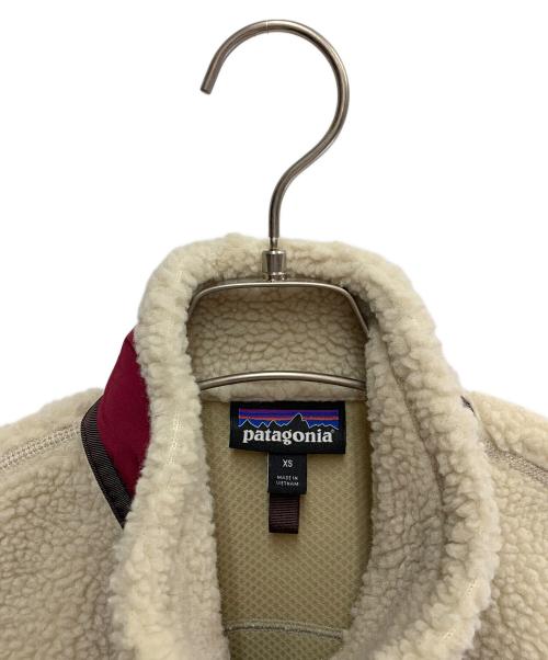 Patagonia（パタゴニア）Patagonia (パタゴニア) Patagonia　ベージュ×レッド　クラシック・レトロX・ベスト　ボアジャケット ベージュ×レッド サイズ:SIZE XSの古着・服飾アイテム