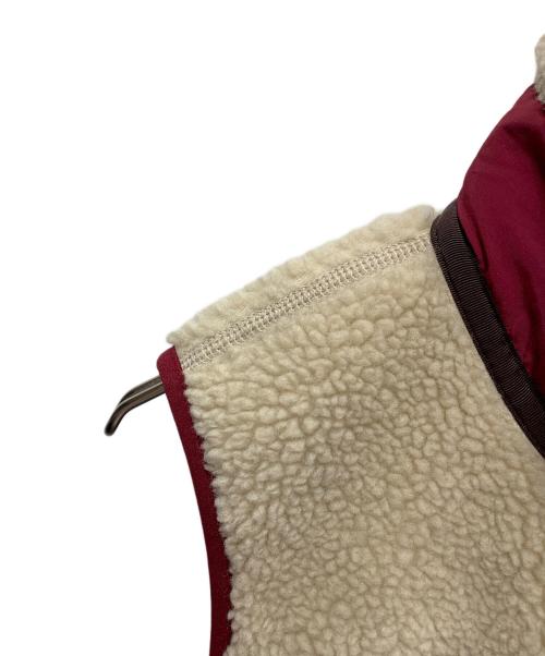Patagonia（パタゴニア）Patagonia (パタゴニア) Patagonia　ベージュ×レッド　クラシック・レトロX・ベスト　ボアジャケット ベージュ×レッド サイズ:SIZE XSの古着・服飾アイテム