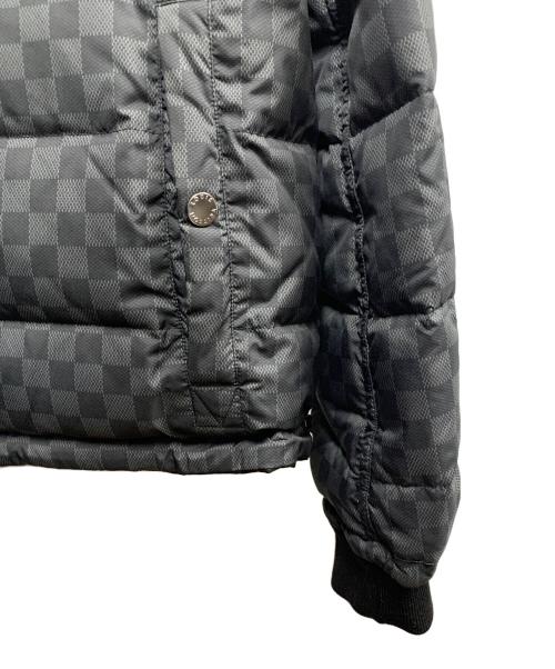 LOUIS VUITTON（ルイ ヴィトン）LOUIS VUITTON (ルイ ヴィトン) LOUIS VUITTON　ダミエグラフィットリバーシブルダウンジャケット　 ブラック サイズ:SIZE 52の古着・服飾アイテム