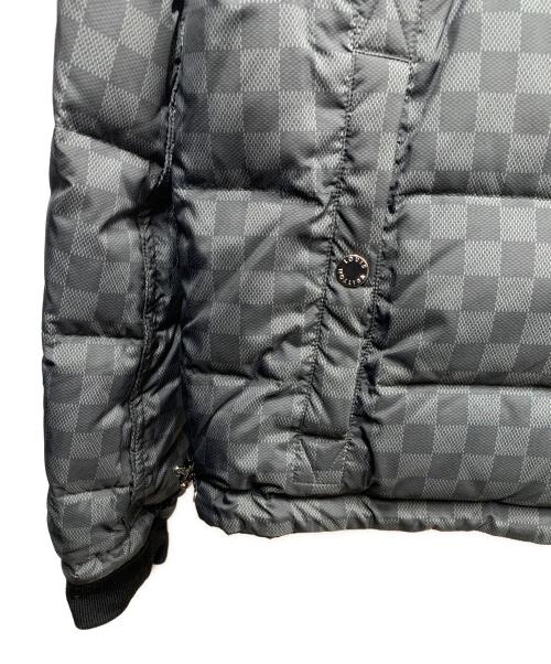 LOUIS VUITTON（ルイ ヴィトン）LOUIS VUITTON (ルイ ヴィトン) LOUIS VUITTON　ダミエグラフィットリバーシブルダウンジャケット　 ブラック サイズ:SIZE 52の古着・服飾アイテム