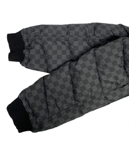 LOUIS VUITTON（ルイ ヴィトン）LOUIS VUITTON (ルイ ヴィトン) LOUIS VUITTON　ダミエグラフィットリバーシブルダウンジャケット　 ブラック サイズ:SIZE 52の古着・服飾アイテム